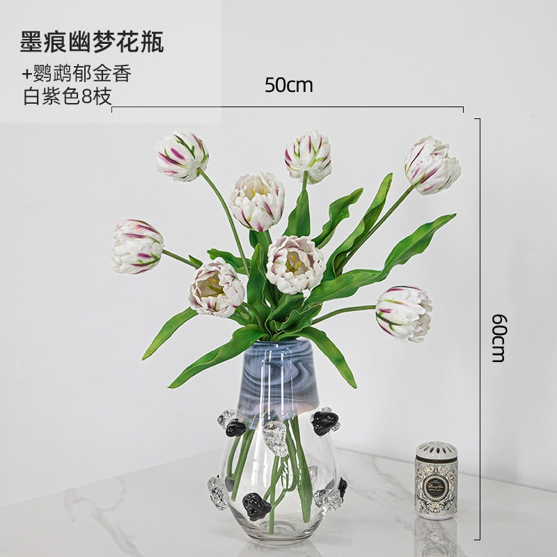 Transparent and minimalist vase