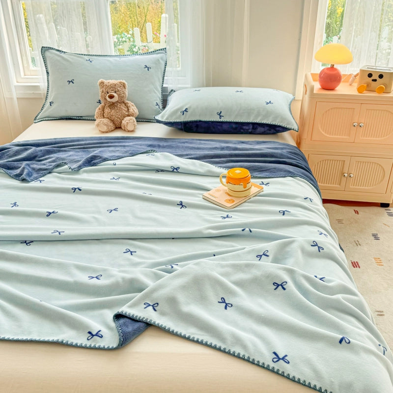 Seasonal thickened milk velvet bed sheet
