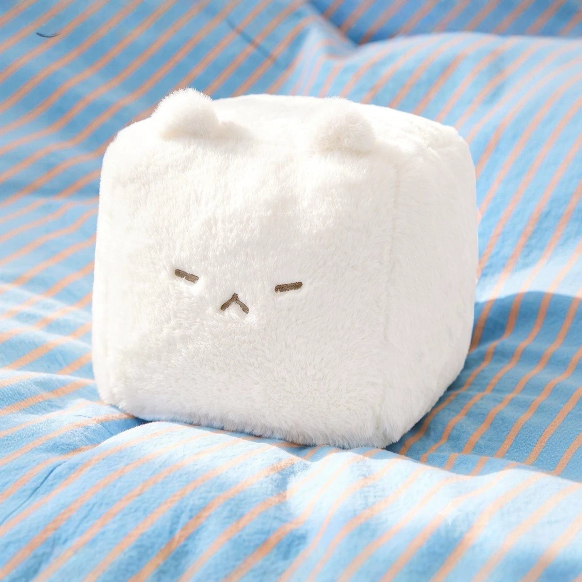 Square Cat Plush Cushion, 18 x 18 cm Soft Tofu-Inspired Cube Cat in White, Yellow or Blue for Cozy Bedrooms, Desks and Gifts