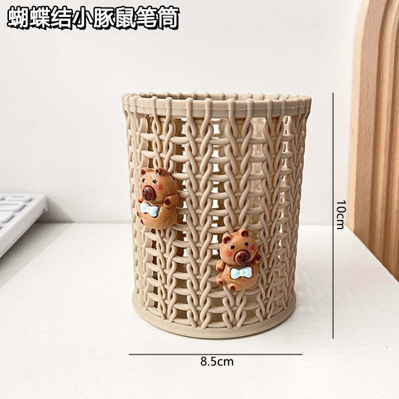 Capybara-Inspired Woven-Look Pencil Holder, Playful Animal Desk Cup for Pens, Brushes and Cozy Workspace Decor