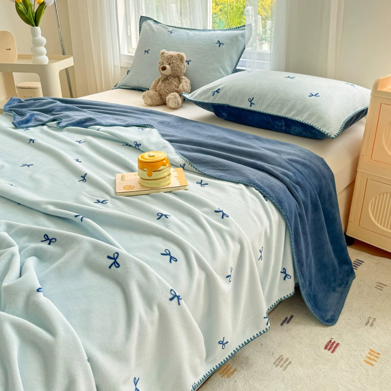 Seasonal thickened milk velvet bed sheet