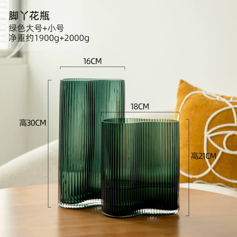 Small and niche transparent flower vase with feet