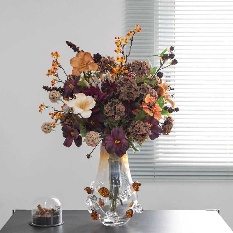 Transparent and minimalist vase
