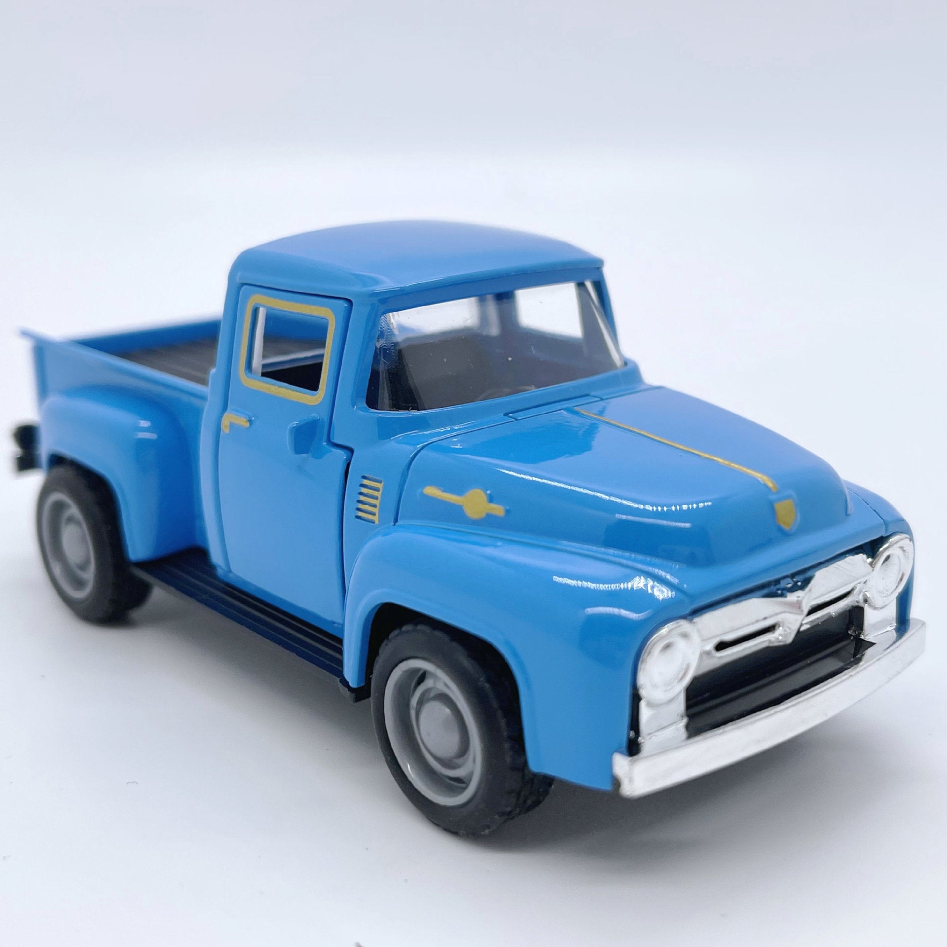 Vintage Alloy Pickup Truck Model – 1:32 Die-Cast Mini Car for Collectors & Home Decor