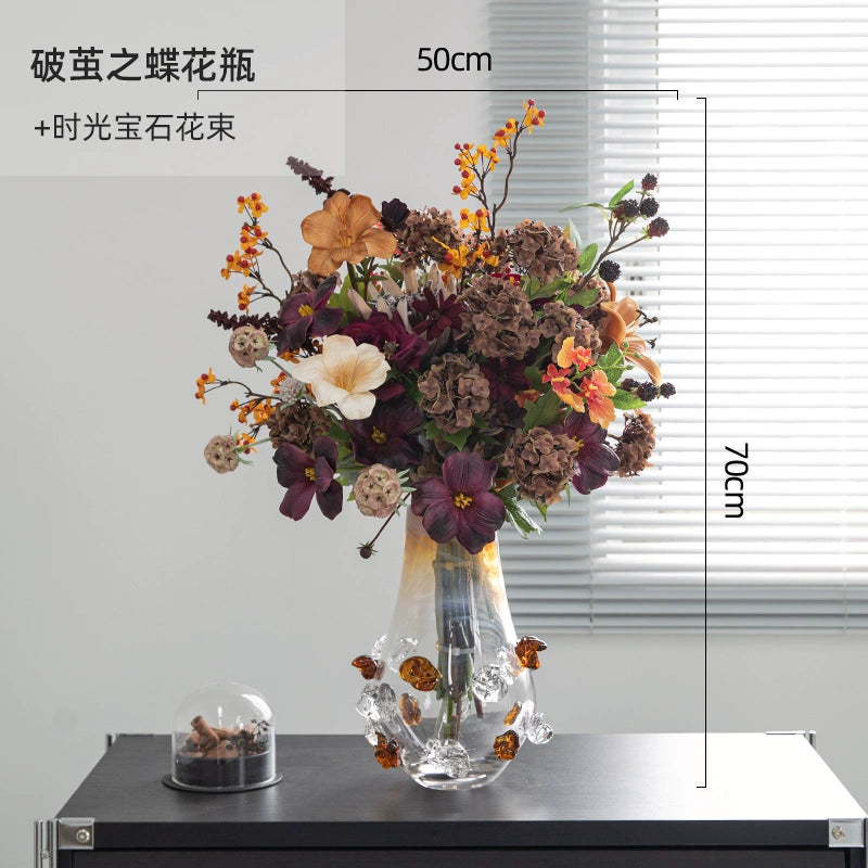 Transparent and minimalist vase