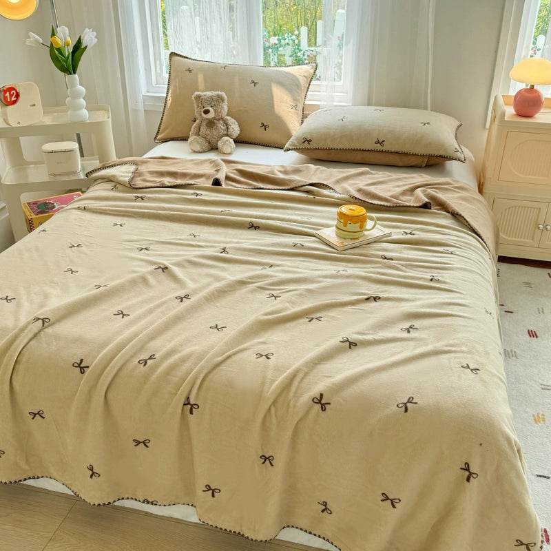 Seasonal thickened milk velvet bed sheet