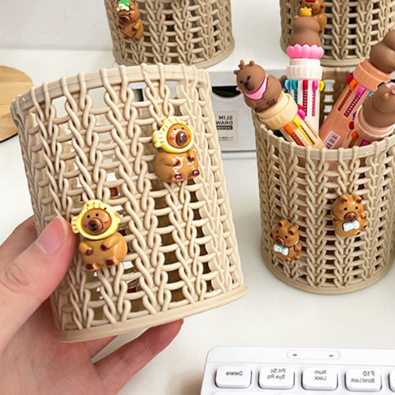 Capybara-Inspired Woven-Look Pencil Holder, Playful Animal Desk Cup for Pens, Brushes and Cozy Workspace Decor