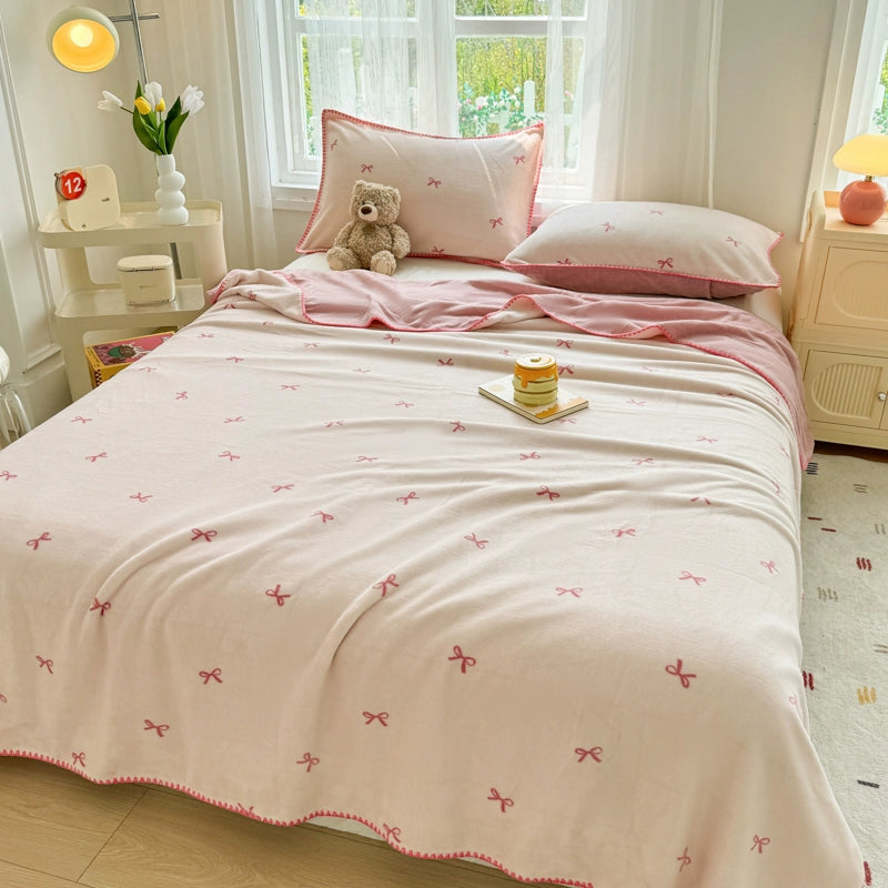 Seasonal thickened milk velvet bed sheet