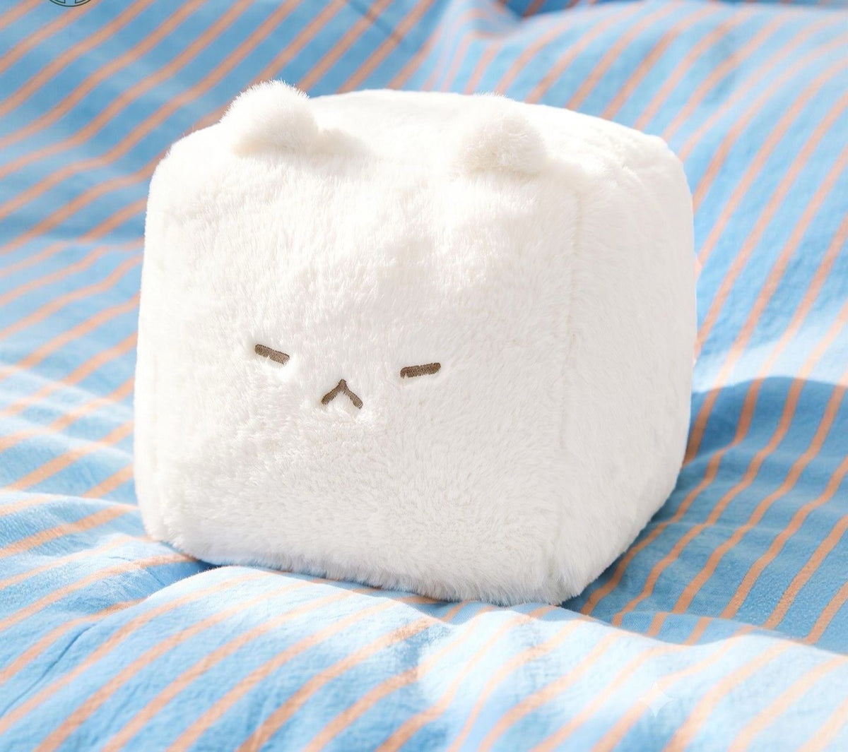 Square Cat Plush Cushion, 18 x 18 cm Soft Tofu-Inspired Cube Cat in White, Yellow or Blue for Cozy Bedrooms, Desks and Gifts
