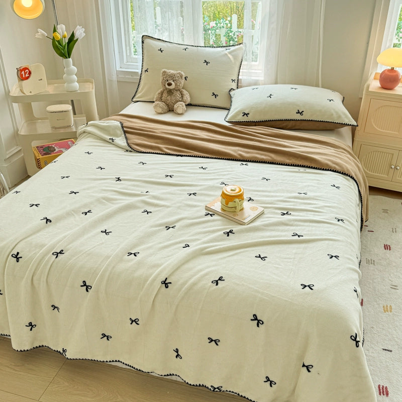 Seasonal thickened milk velvet bed sheet