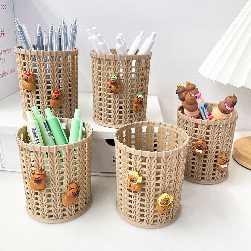 Capybara-Inspired Woven-Look Pencil Holder, Playful Animal Desk Cup for Pens, Brushes and Cozy Workspace Decor