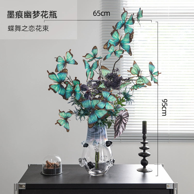 Transparent and minimalist vase