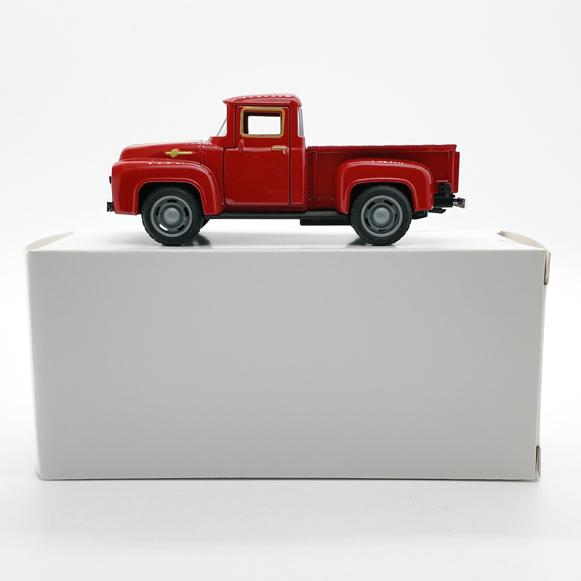 Vintage Alloy Pickup Truck Model – 1:32 Die-Cast Mini Car for Collectors & Home Decor