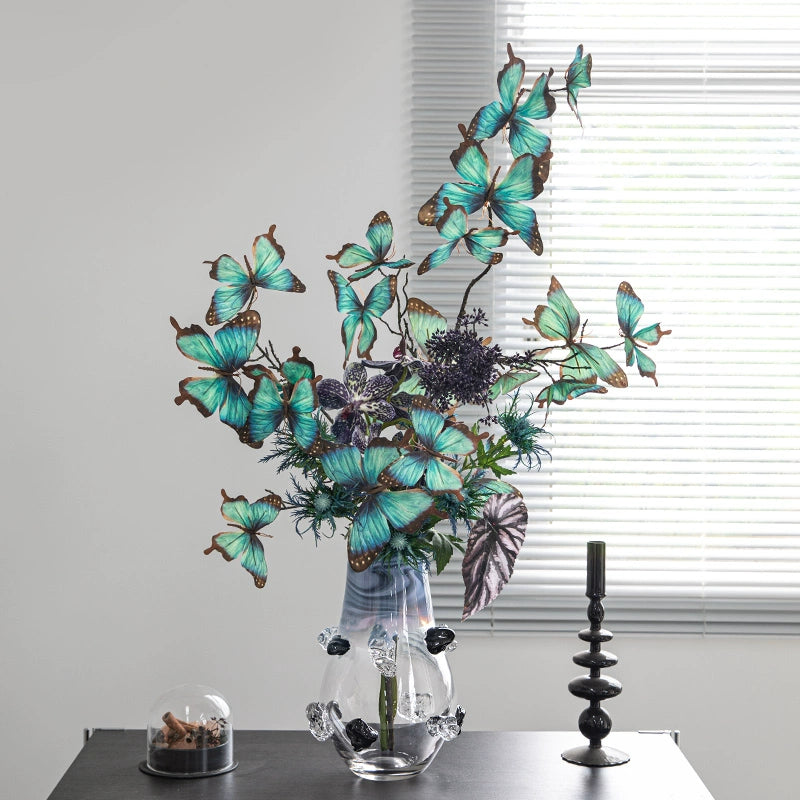 Transparent and minimalist vase