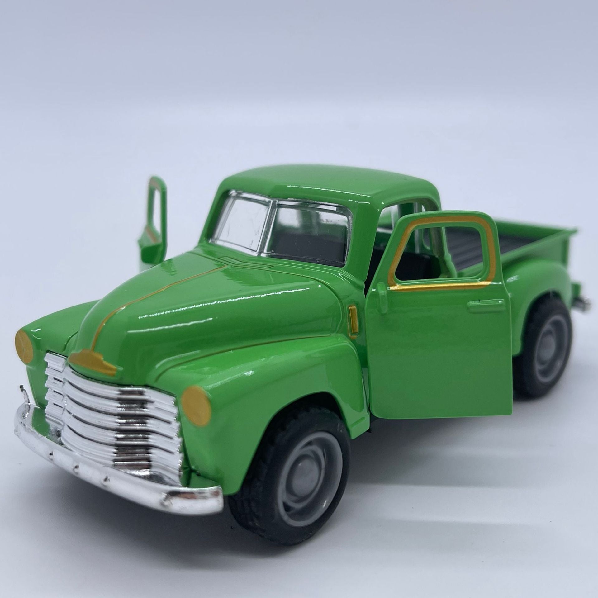 Vintage Alloy Pickup Truck Model – 1:32 Die-Cast Mini Car for Collectors & Home Decor