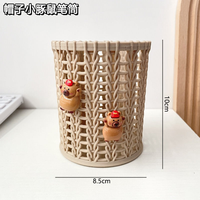 Capybara-Inspired Woven-Look Pencil Holder, Playful Animal Desk Cup for Pens, Brushes and Cozy Workspace Decor