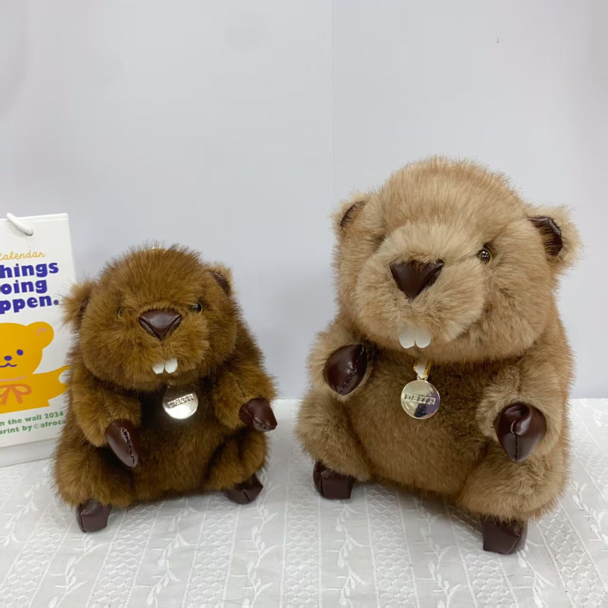 Marmot Plush Toy, 16–28 cm Stuffed Woodland Animal in Brown, Gray, Khaki or Patterned Vest Styles for Cozy Gifts