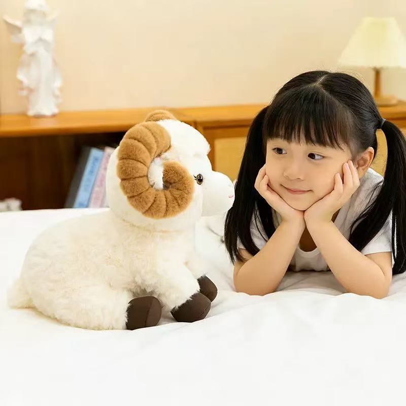 Curly Horn Sheep Plush Toy, 23 cm Cream Ram Stuffed Animal for Nursery Shelves, Cozy Rooms and Animal Gifts