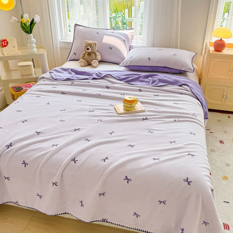 Seasonal thickened milk velvet bed sheet