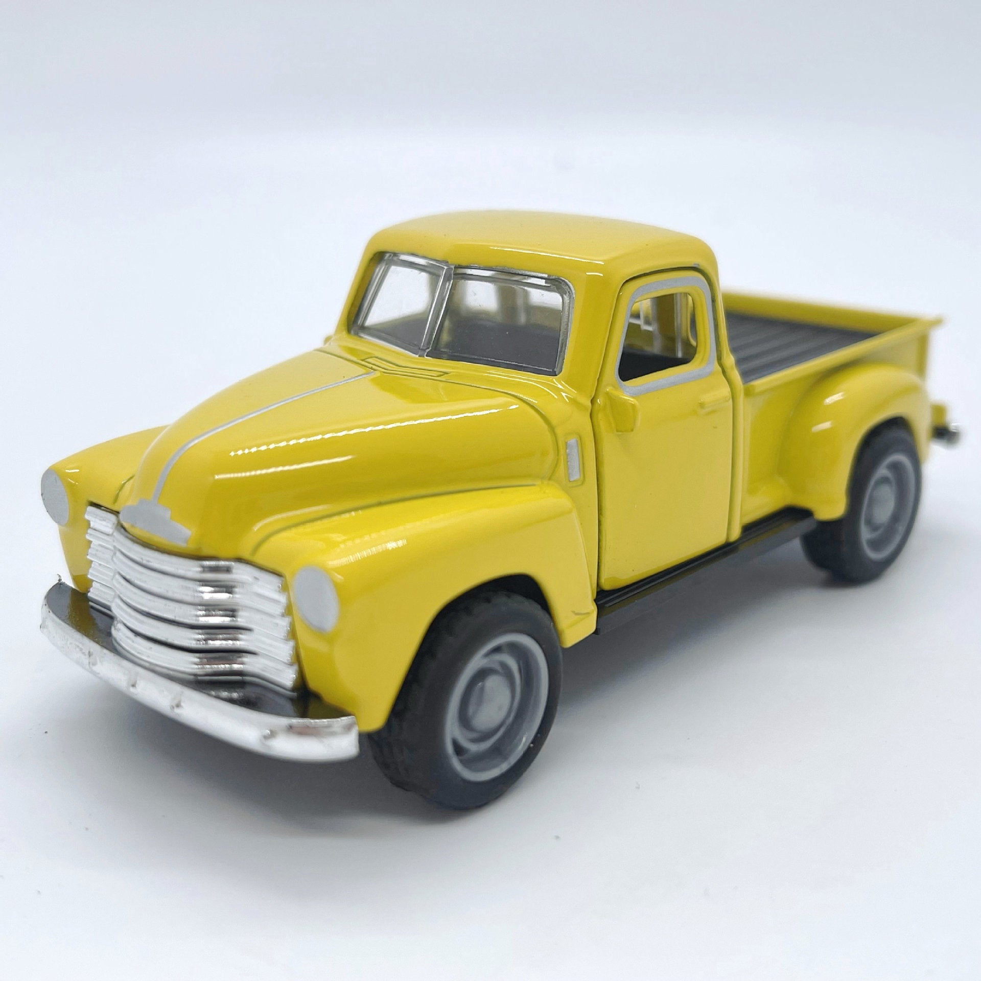 Vintage Alloy Pickup Truck Model – 1:32 Die-Cast Mini Car for Collectors & Home Decor