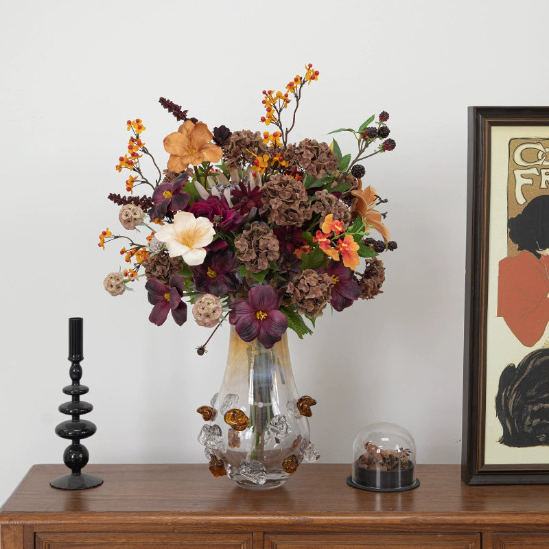 Transparent and minimalist vase