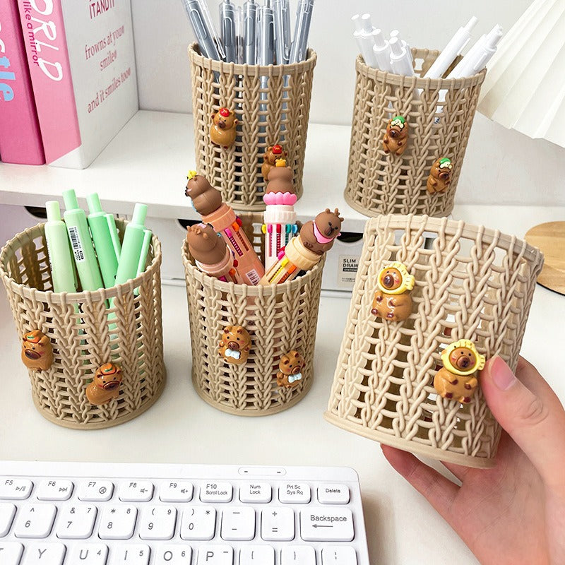 Capybara-Inspired Woven-Look Pencil Holder, Playful Animal Desk Cup for Pens, Brushes and Cozy Workspace Decor