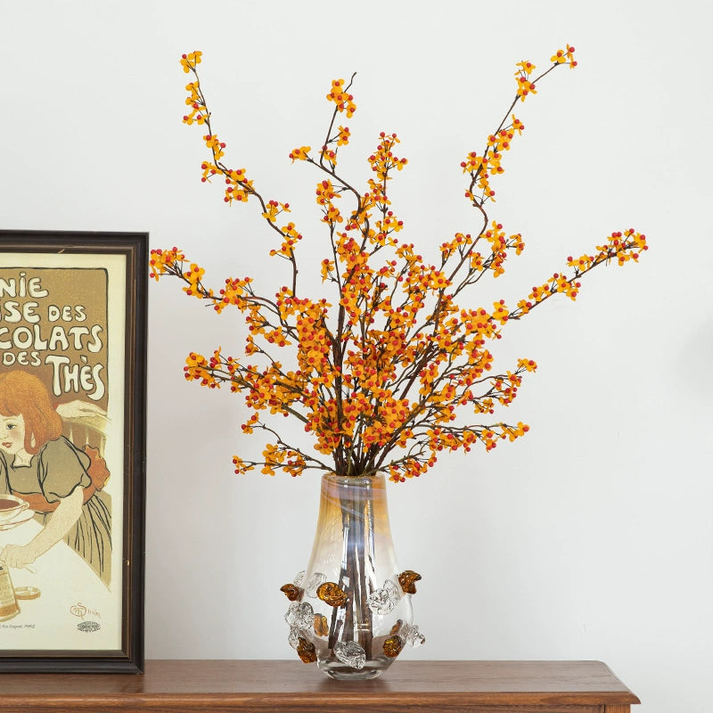 Transparent and minimalist vase