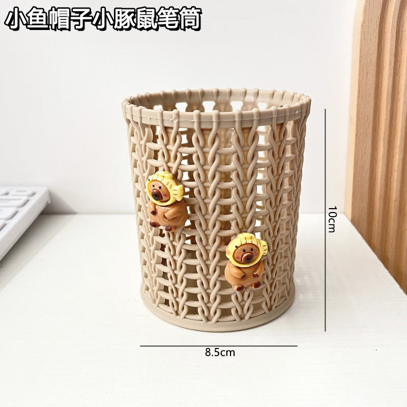 Capybara-Inspired Woven-Look Pencil Holder, Playful Animal Desk Cup for Pens, Brushes and Cozy Workspace Decor