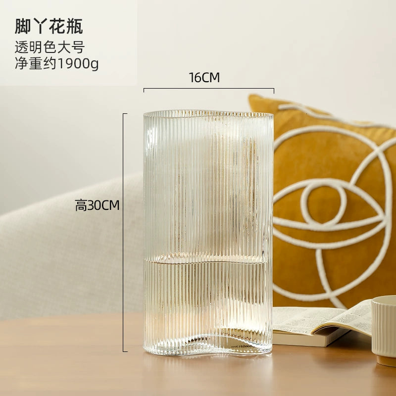 Small and niche transparent flower vase with feet