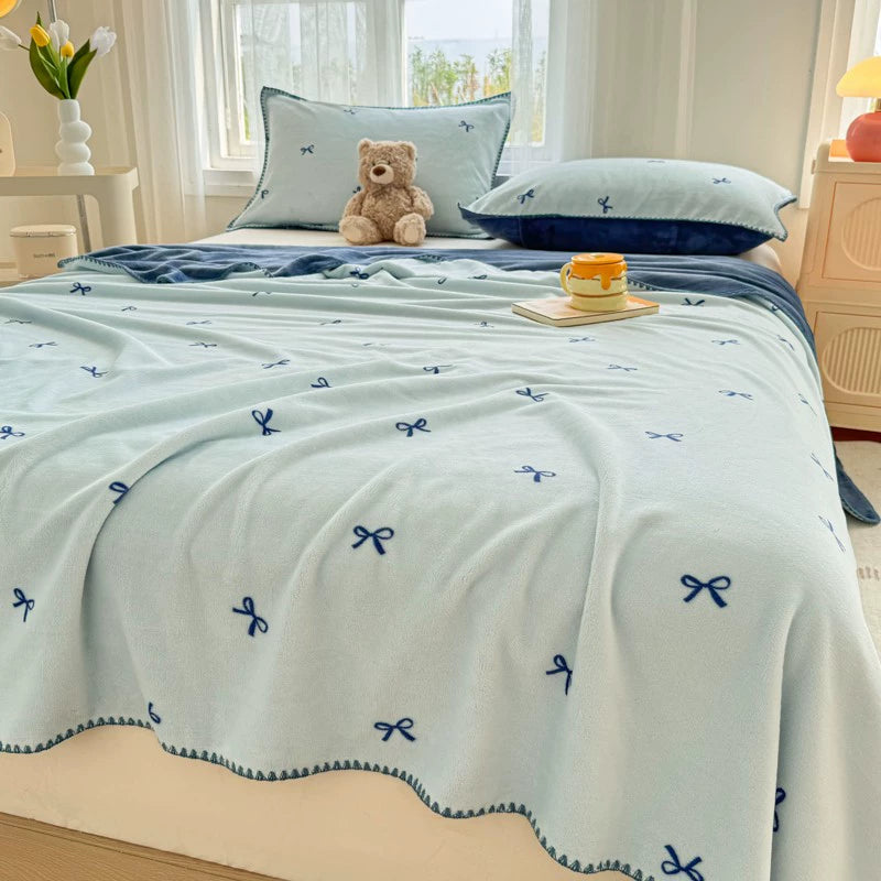 Seasonal thickened milk velvet bed sheet