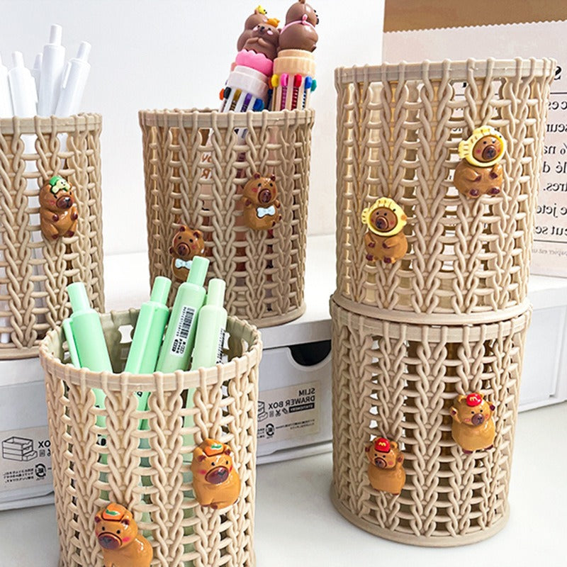 Capybara-Inspired Woven-Look Pencil Holder, Playful Animal Desk Cup for Pens, Brushes and Cozy Workspace Decor