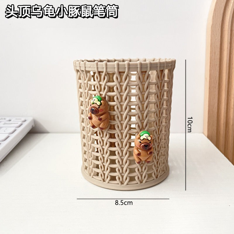 Capybara-Inspired Woven-Look Pencil Holder, Playful Animal Desk Cup for Pens, Brushes and Cozy Workspace Decor