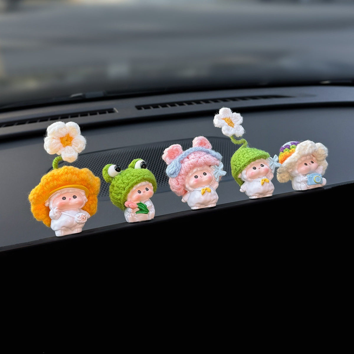 Five-Piece Lamb Figurine Set for Car Dashboard, Cute Mini Animal Accents for Desks and Shelves