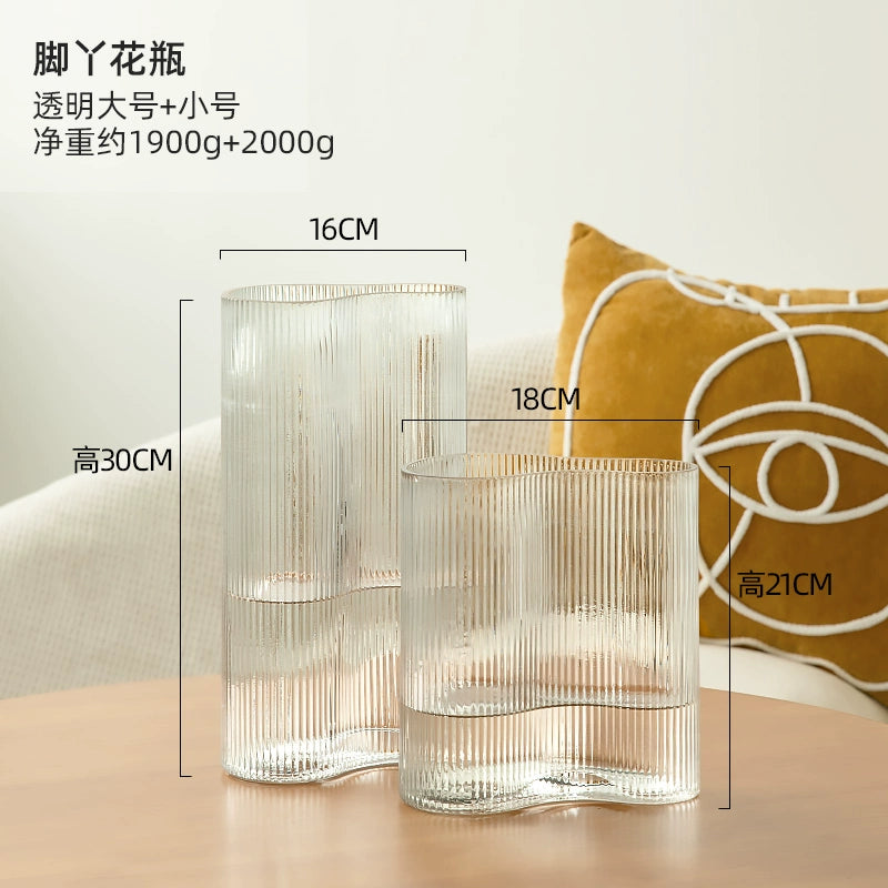 Small and niche transparent flower vase with feet