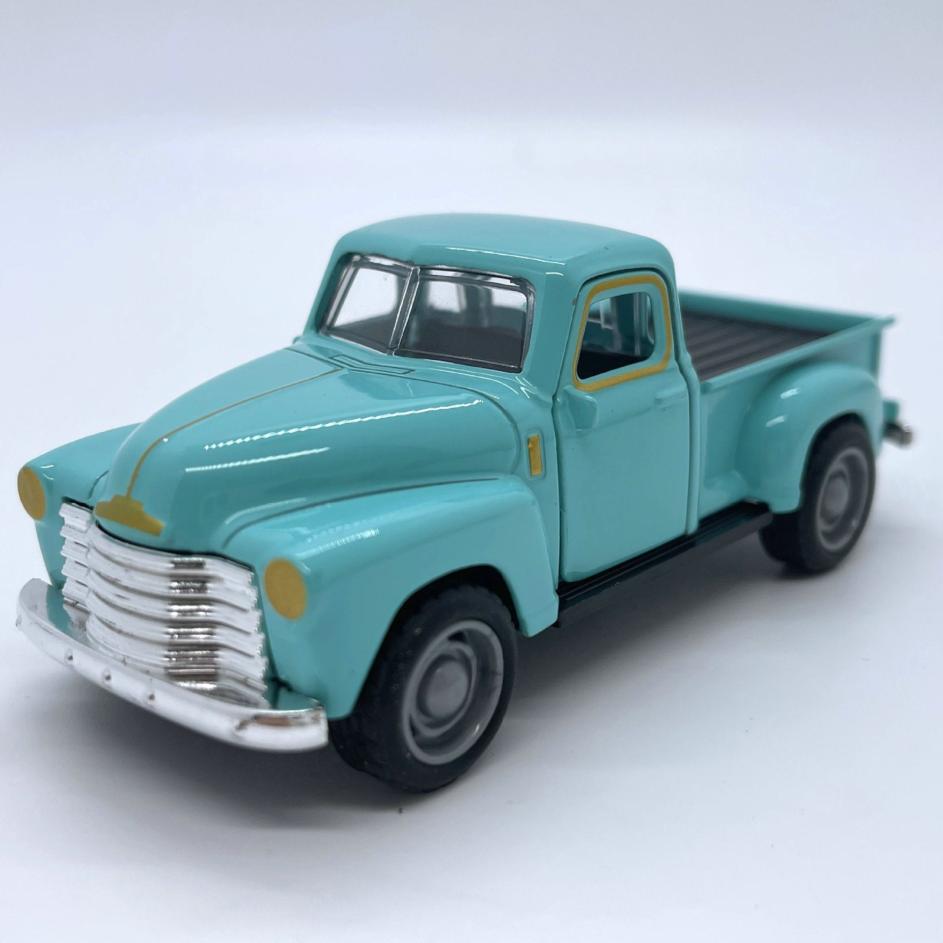 Vintage Alloy Pickup Truck Model – 1:32 Die-Cast Mini Car for Collectors & Home Decor