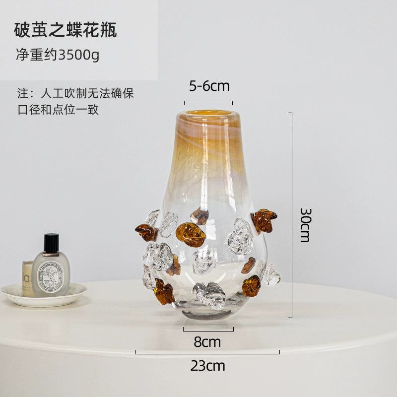 Transparent and minimalist vase