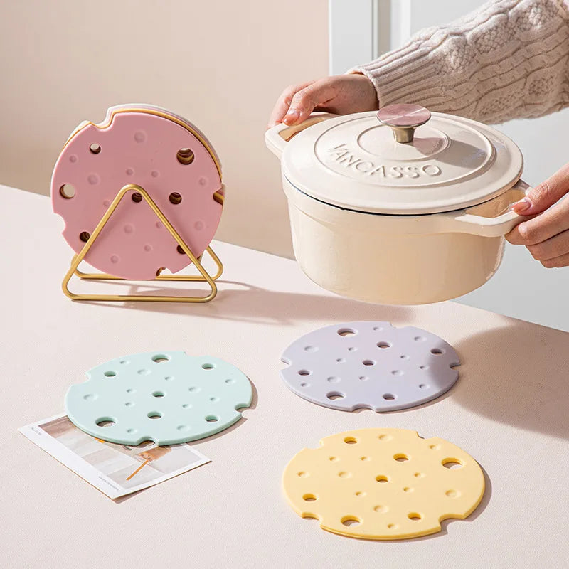 Cheese-Shaped Silicone Cup Mat, Playful 16 cm Drink Coaster in White or Yellow for Cozy Kitchen and Coffee Table Decor