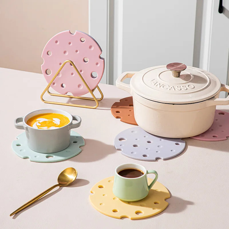 Cheese-Shaped Silicone Cup Mat, Playful 16 cm Drink Coaster in White or Yellow for Cozy Kitchen and Coffee Table Decor
